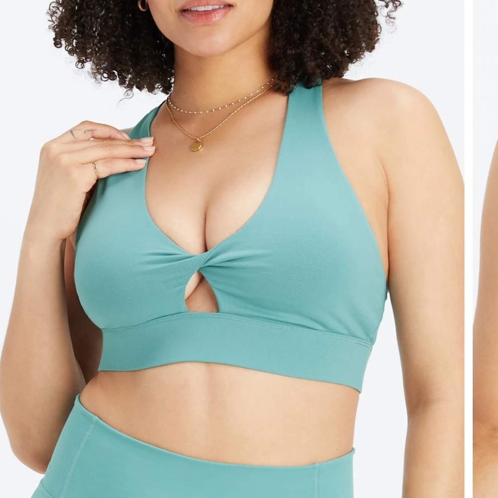 Fabletics Oasis Twist Sports Bra